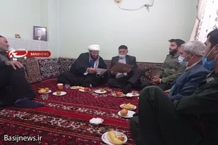 دیدار امام جمعه و پاسداران حوزه امام رضا (ع) مهاجران با خانواده شهدا