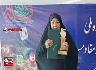 پیام رسان خون شهدا باشیم