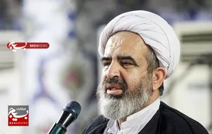 انقلاب اسلامی زنده و درحال رشد است