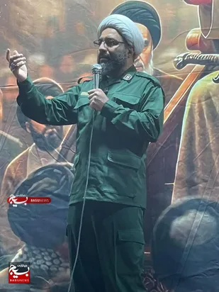 با وحدت و انسجام در راس دیپلماسی دشمن را به عقب راندیم