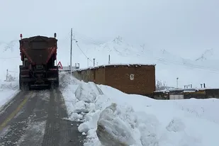 انجام بیش از ۱۱ هزار کیلومتر باند برفروبی و نمکپاشی در تویسرکان