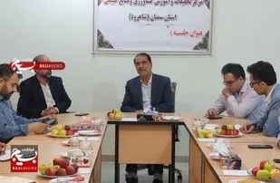 تشکیل کارگروه های پسته و انگور در مرکز تحقیقات و آموزش کشاورزی و منابع طبیعی استان سمنان (شاهرود)