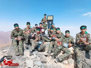 بسیجیان قمی فاتح بام قم شدند