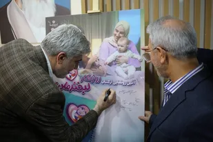 کتاب &laquo;روزنگار لبخند مادری&raquo; به همت بنیاد ۱۵ خرداد رونمایی شد