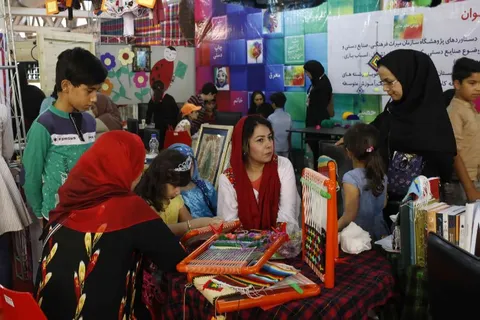 آموزش کودکان در بیست و هشتمین نمایشگاه  ملی صنایع دستی کشور