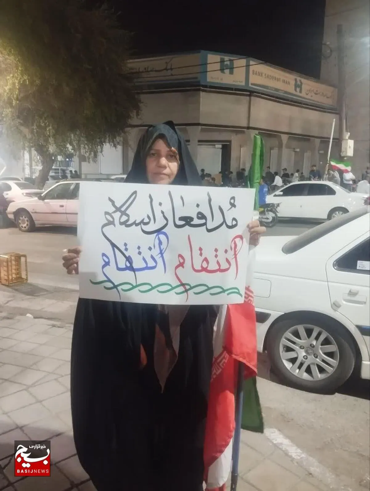 وقتی قلم لانچر می‌شود؛شلیک پلاکارد از خیابان های شوشتر