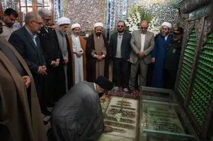 مرقد آیت&zwnj;الله دستغیب در چهل و سومین سالروز شهادتش گلباران  شد