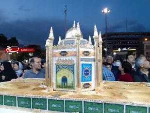 توزیع کیک به مناسبت میلاد امام حسن مجتبی (ع) بین روزه داران شهرری