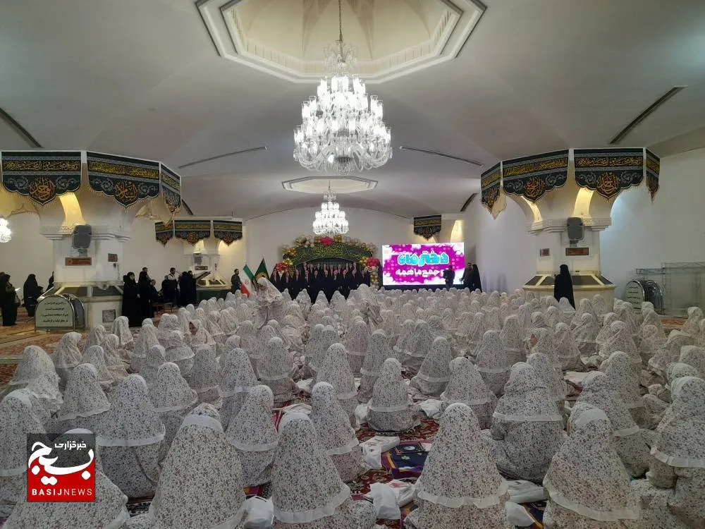جشن تکلیف ۴۲۵ دانش آموز مشهدی با نام «دختران ماه» در جوار حرم رضوی+تصاویر
