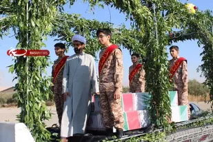 پنج لاله گم نام بر دستان پر مهر گرمساری ها تشییع شد/راه شهدا ادامه دارد