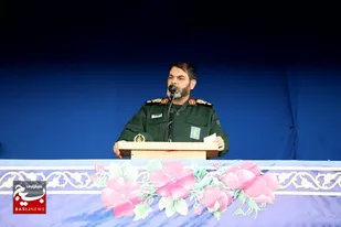 ملت ایران هوشمندانه و با آبرو پای انقلاب ایستادند