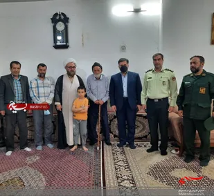 دیدار فرمانده سپاه اشتهارد از خانواده شهیدان  "صدری" و "خلج"