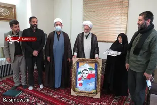 دیدار جمعی از مسئولان استان همدان با خانواده شهدای روحانی