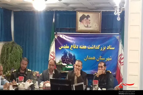 آغاز هفته دفاع مقدس با رژه نیروهای مسلح در همدان