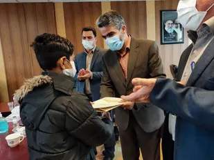 تجلیل فرماندار پیشوا از مربی و نونهالان با اخلاق تیم اسکیت هاکی