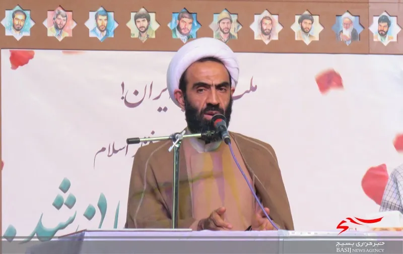 آیا مسئولین نمی دانند که تکیه آنها بر صندلی ریاست، بخاطر مجاهدت بسیجیان است / بسیج است که با بهم ریختن دنیای شیطان بزرگ، تمدن بزرگ اسلامی را رقم می زند