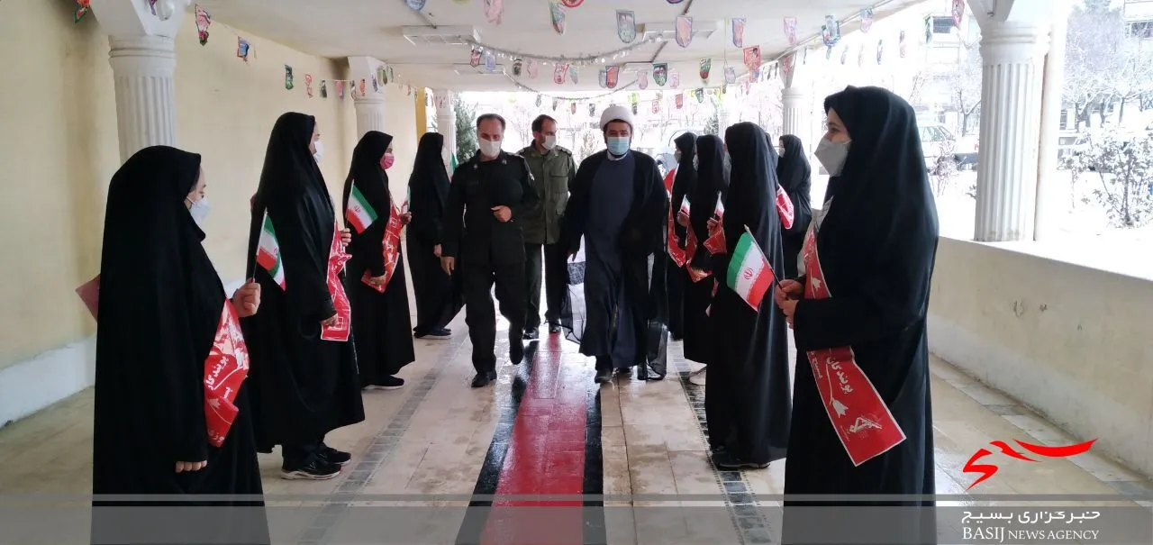 آیین نمادین زنگ انقلاب در سنقروکلیایی برگزار شد