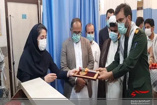 دیدار فرمانده ناحیه مقاومت بسیج سپاه و فرماندار کنارک با کادر درمان بیمارستان امام حسین(ع)