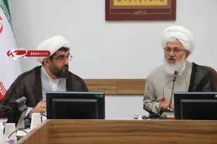 طلاب و روحانیون در خاکریز اول جهاد تبیین هستند