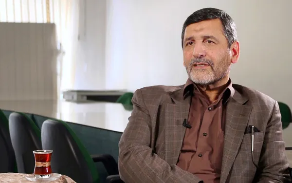دل بستن به اینکه آمریکا دست کشوری را بگیرد خواب و خیال کودکانه است
