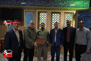 هادی شیخ مقدس، فرمانده حوزه بسیج شرکت خطوط لوله و مخابرات نفت ایران در پایگاه بسیج شهید آوینی حضور یافت