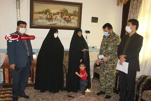 دیدار فرماندهی ومسئول دفتر نمایندگی ولی فقیه با چند تن ازخانواده شهداء زرند