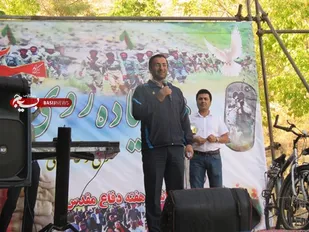 پیاده روی خانوادگی  به مناسبت هفته دفاع مقدس در بروجن