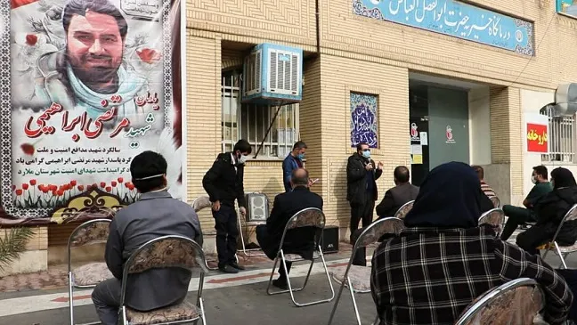 هنرمندان بسیجی ملارد در درمانگاه حضرت ابوالفضل(ع)  سرآسیاب برنامه های شاد اجرا کردند