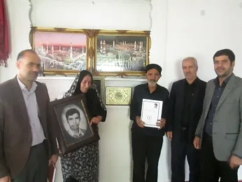 دیدار جمعی از بسیجیان فرهنگیان همدان با خانواده شهید «علی بکجانی»