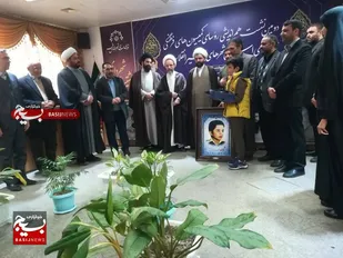 تقدیر از خانواده نخستین دانش آموز شهید انقلاب در شورای اسلامی شهر قم