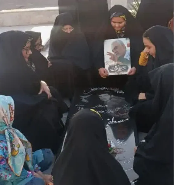 تجلیل از شهدای معلم در اران و بیدگل صورت گرفت