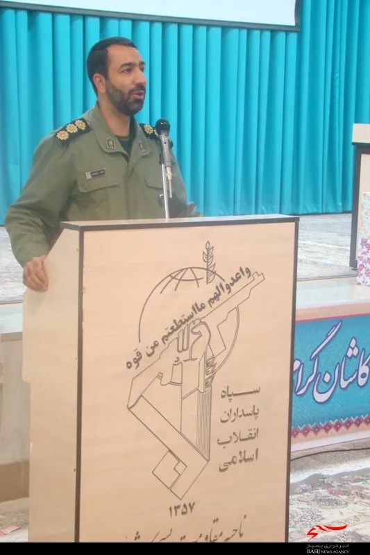 مسئولین ضمن پاسخگویی به این ابتذال فرهنگی باید از مردم و خانواده شهدا عذر خواهی کنند