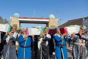 پیکر&zwnj;های ۳۵ شهید گمنام بر دوش عشایر ایل قشقایی فارس از مرز شلمچه به کشور بازگشت