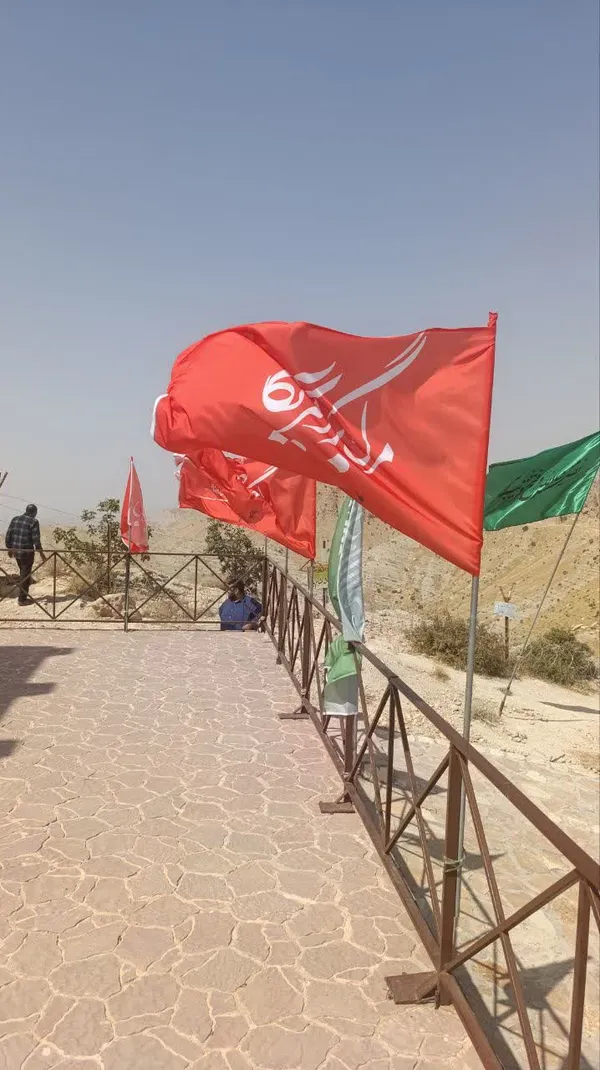 بسیجیان کاروان راهیان نور شهرستان کردکوی در دومین روز از اردوی راهیان نور غرب کشور، از یادمان شهدای بازی&zwnj;دراز بازدید کردند.