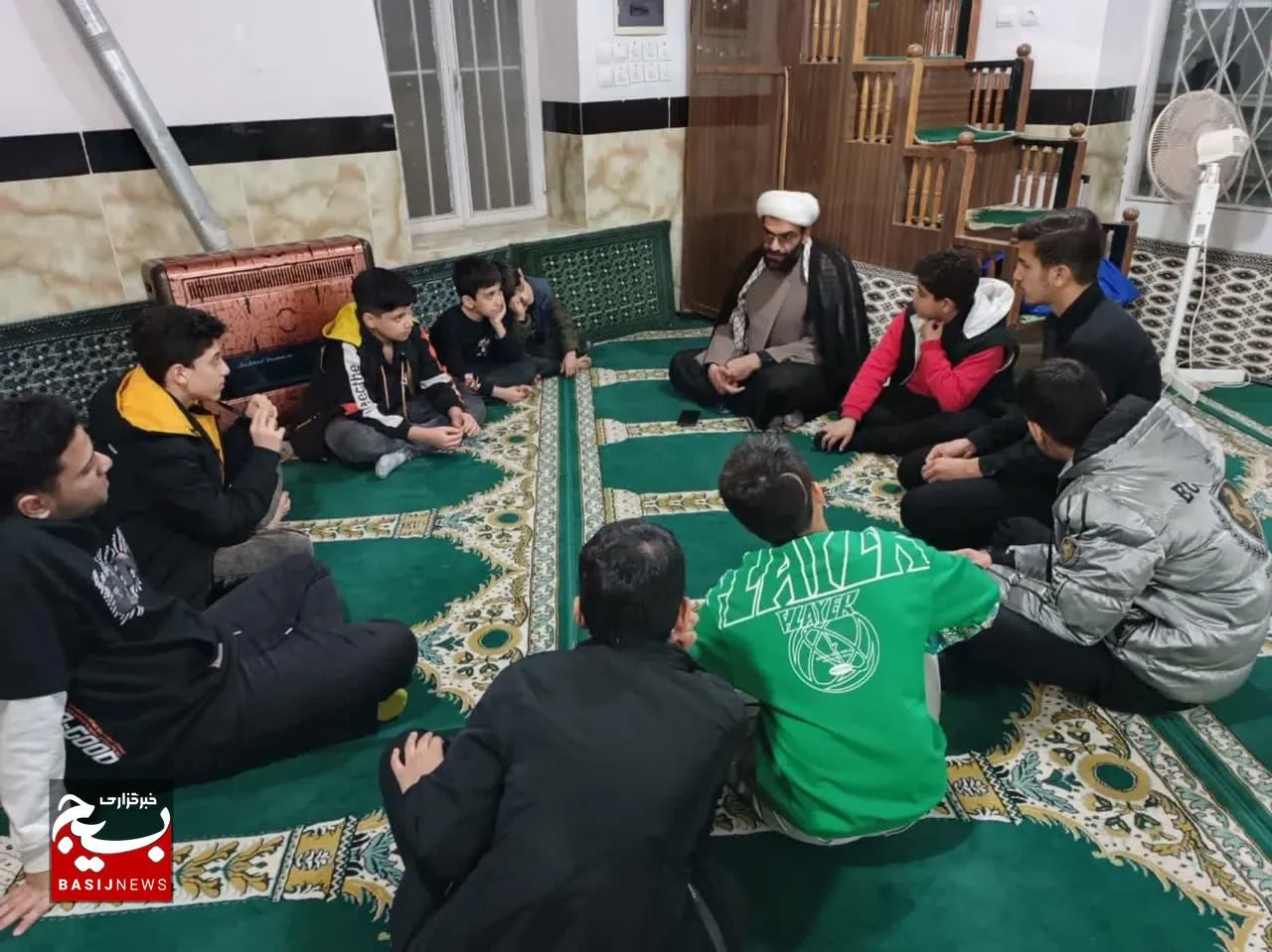 حضور پررنگ نوجوانان در مسجد