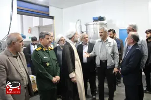  بازدید امام جمعه قزوین و مسئولان شهرستان البرز از صنایع کاچیران و فیروز