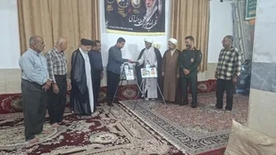 رونمایی از بسته فرهنگی و لوازم&zwnj;التحریر با تصاویر شهدای محله در اهرم