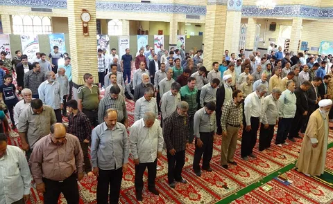 سالروز اقامه اولین نماز جمعه پس از انقلاب