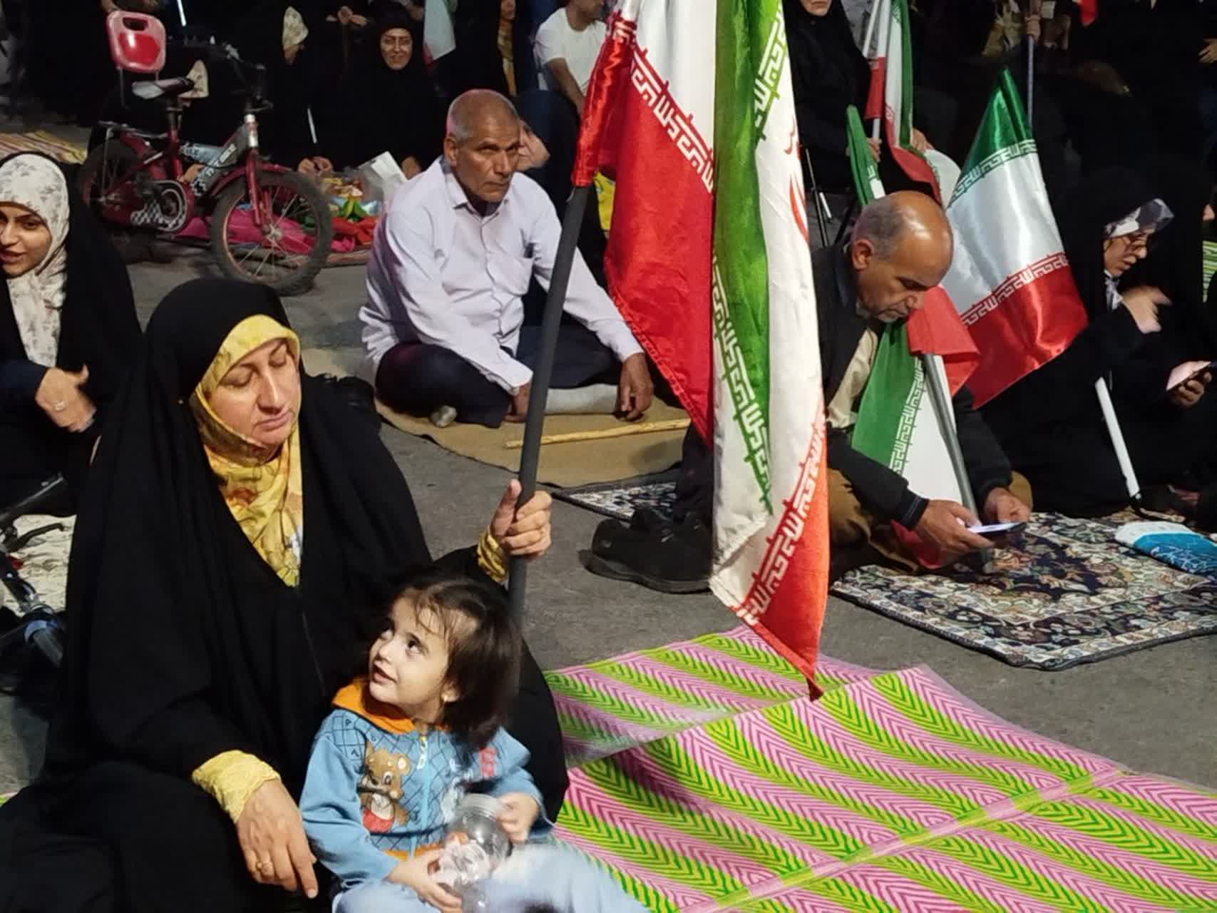 ۲۲۱ شب عهد مردم دیار حاجقاسم در میدان کوثر کرمان ۲۲۱ شب عهد مردم دیار حاجقاسم در میدان کوثر کرمان