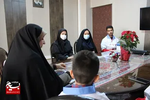 دیدار اعضای کانون دانش&zwnj;آموزی هلال احمر دبستان پسرانه خردورز هدایت با مدیرکل کانون پرورش فکری استان همدان