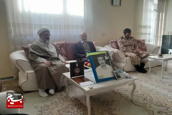 راه شهدا برای ما زنده است و ادامه دارد