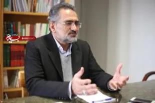 برخی هنرمندان تازه به دوران رسیده تا مشهور شدند، مقابل نظام قرار گرفتند