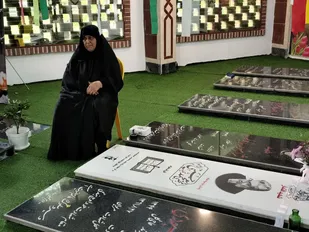 مادری که داغ فرزند را با افتخارِ شهادتش تاب می&zwnj;آورد