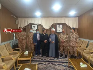 دیدار باامام جمعه شهرستان آران وبیدگل توسط فرمانده ورزمندگان گردان ۱۱۷ امام حسین علیه السلام