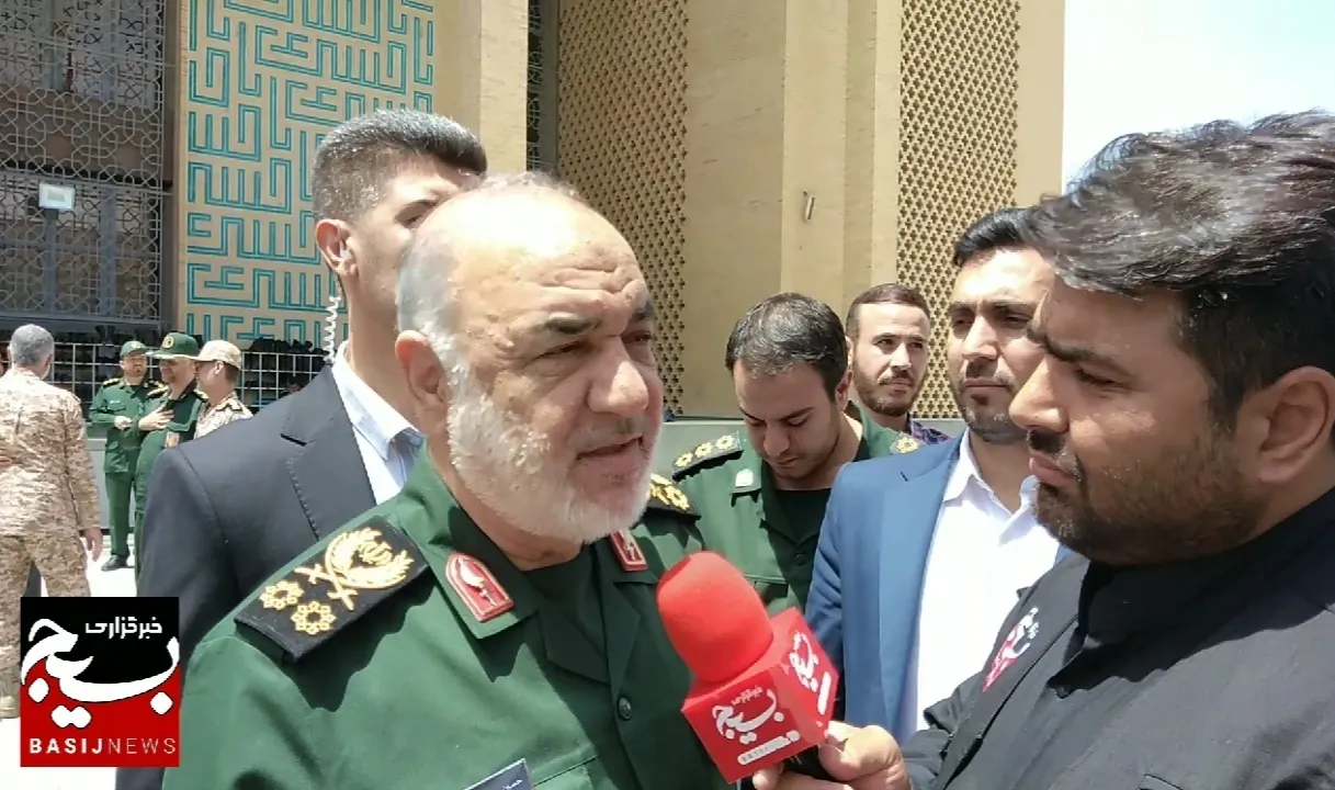 بهترین سازمان و نهادی که می‌تواند ارزشها و دستاورهای انقلاب اسلامی را به مردم و نسل‌های جدید منتقل کند بسیج مستضعفین است