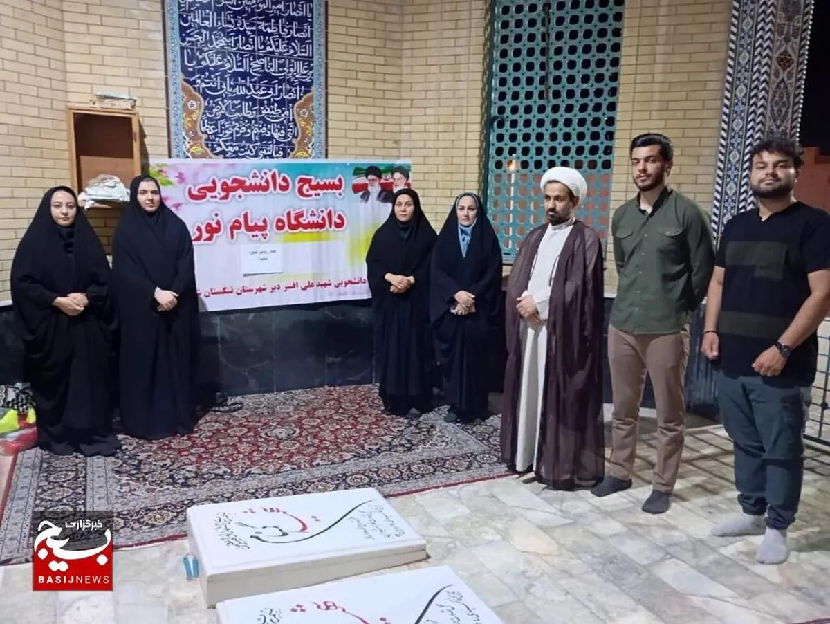 عطرافشانی قبور مطهر شهدای گمنام اهرم به یادگار مانده از دفاع مقدس