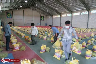 توزیع ۱۴۰۰ بسته معیشتی به همت سپاه ناحیه زابل