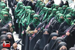 رژه اقتدار بانوان نقش&zwnj;آفرین اقشار بسیج در مشهد