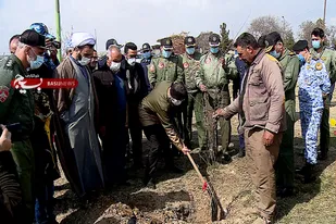 کاشت ۲هزار اصله نهال به یاد دو شهید خلبان نهاجا در تبریز