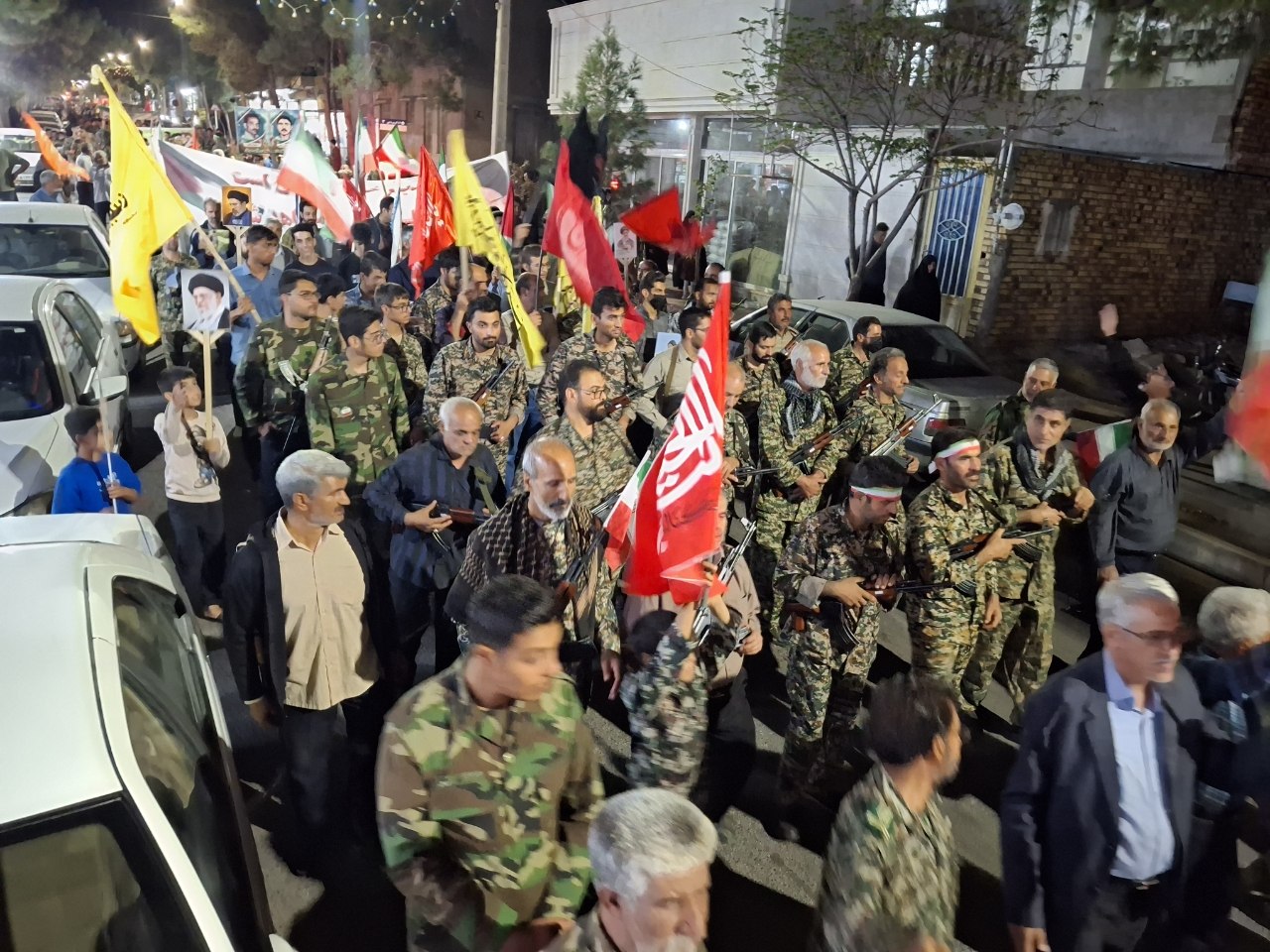 حماسهآفرینی ۳ هزار نفری بجستان در رزمایش جانفدایان ایران حماسهآفرینی ۳ هزار نفری بجستان در رزمایش جانفدایان ایران